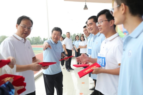 365英国上市公司