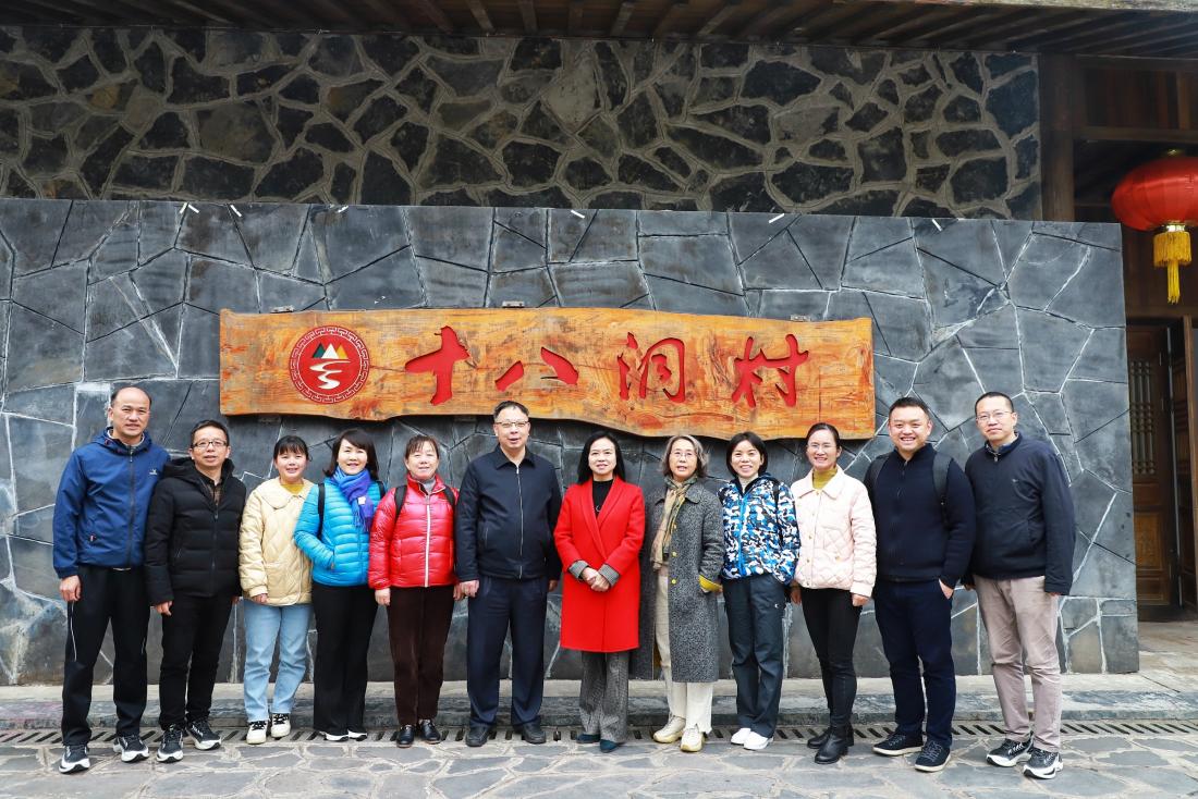 365英国上市公司