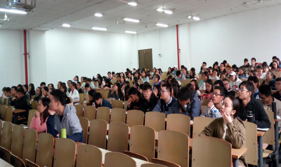 365英国上市公司