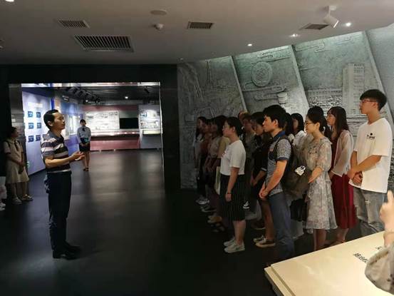 365英国上市公司