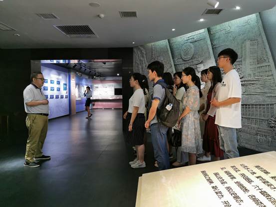 365英国上市公司