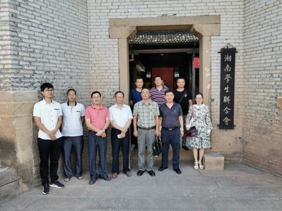 365英国上市公司